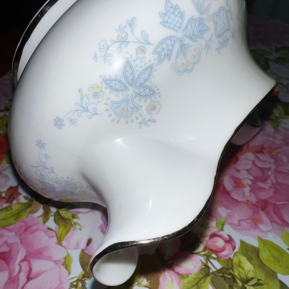 Royal Doulton Meadow Mist Creamer - Picture 11 of 12